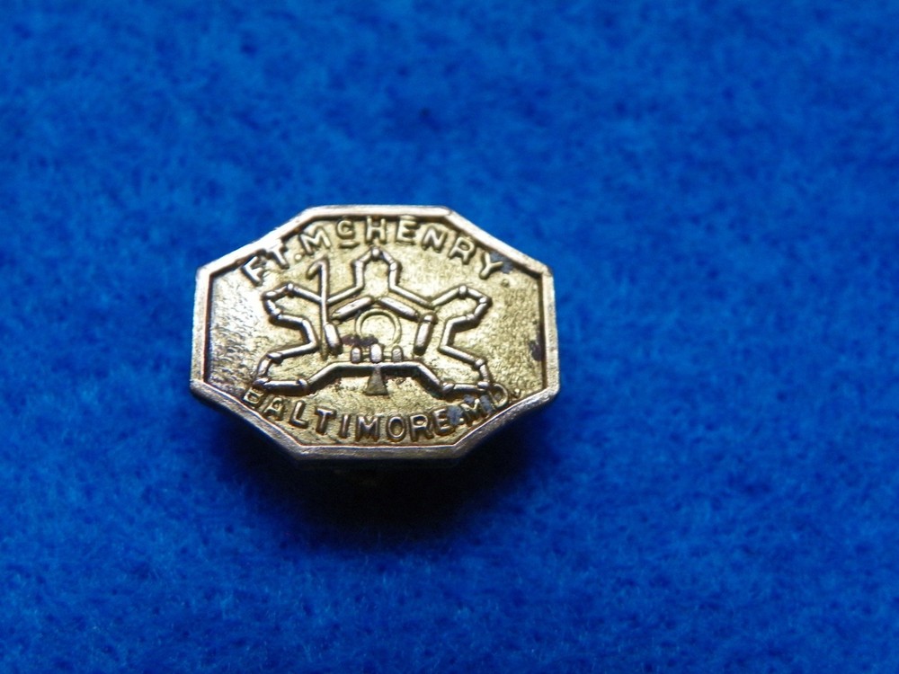 WWII ORIGINAL FT. MCHENRY BALTIMORE, M.D. LAPEL PIN