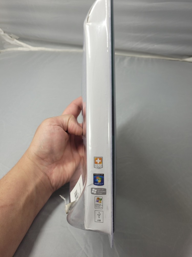 Logitech R400 Wireless Presentation Remote with case and USB receiver