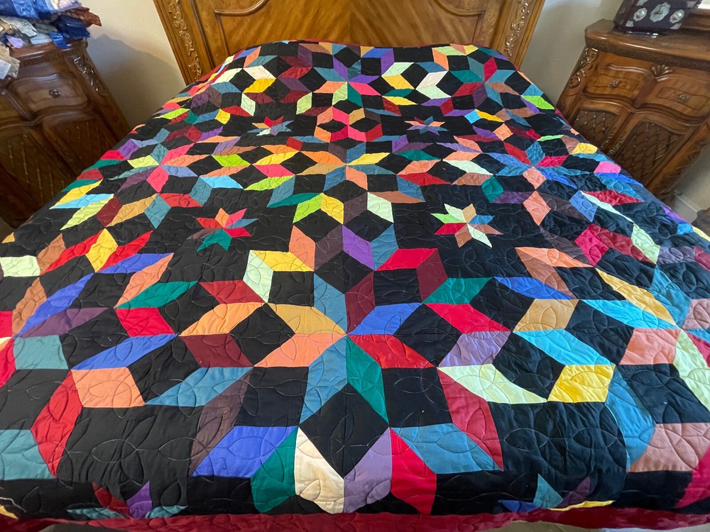 New York Beauty Que size machine pieced and quilted Patchwork quilt