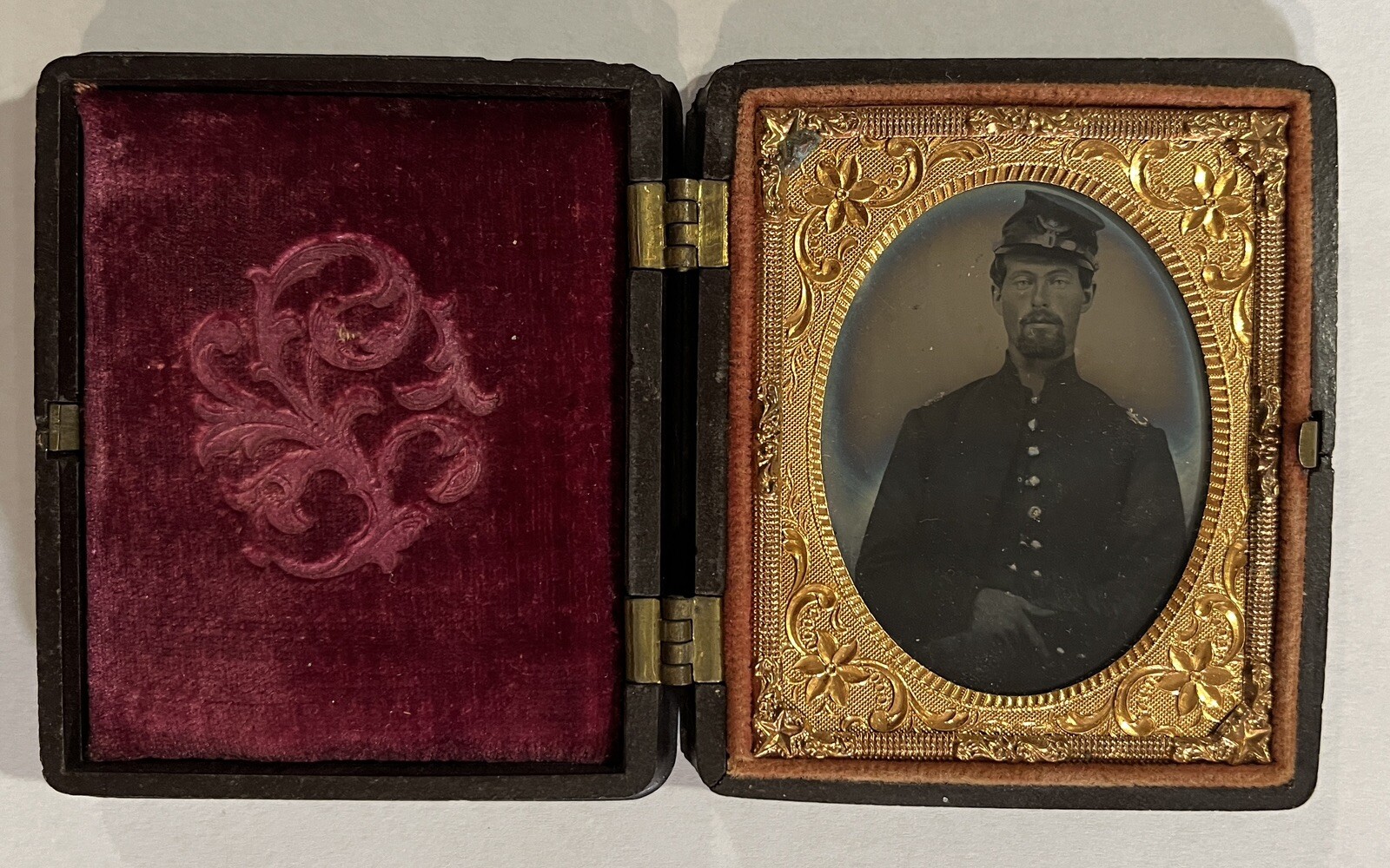 19th C Civil War Uniform Soldier Ambrotype Photo in Patriotic Case