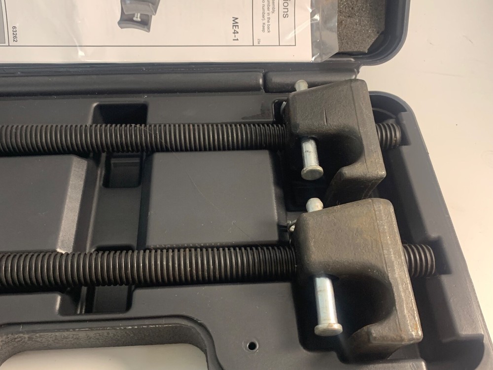 Maddox ME4-1 2PC MacPherson Strut Spring Compressor Set with Carrying Case