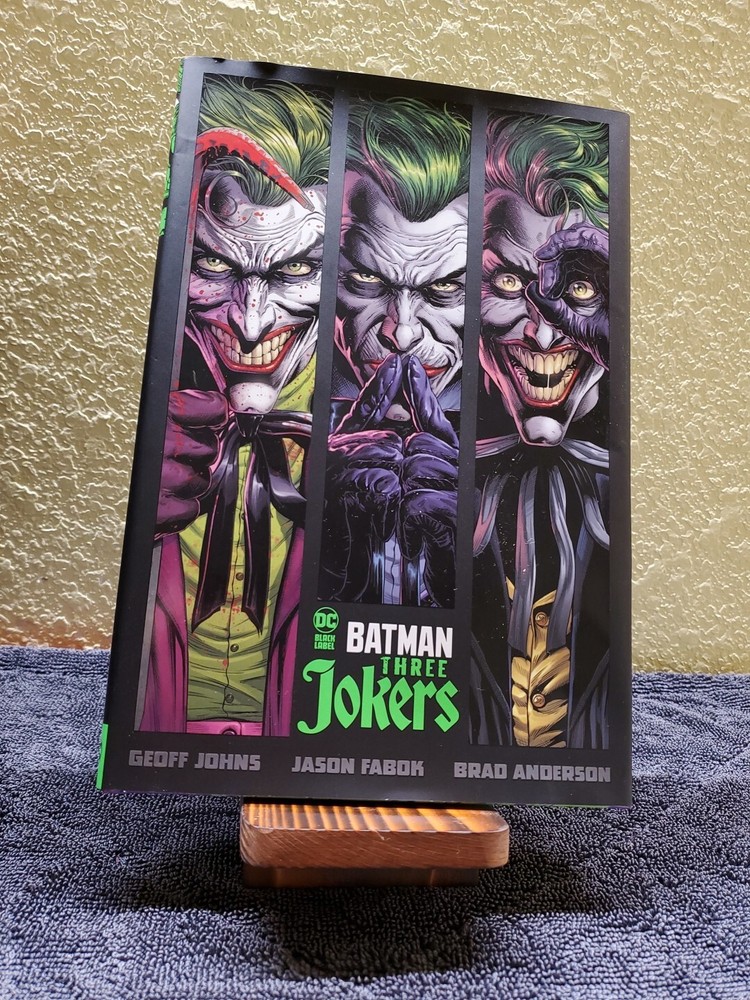 Custom Handmade 🧩 Solid Wood 🪵 Comic Book Display - Phone Holder - CGC Book🔥