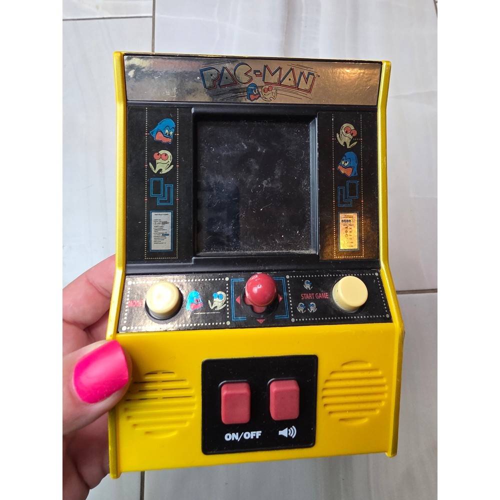 Pac-Man Mini Arcade Game Basic Fun 2020 Retro Handheld Console Yellow 09530 A6