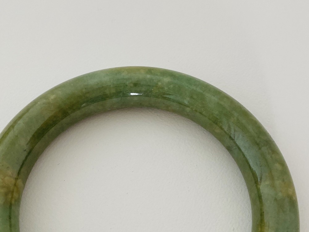 Natural Jadeite Round-form Bangle 70g.