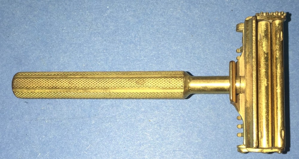 Vintage Valet Auto Strap Razor/VC4 Model/Open Comb + Broken Gillette Razor