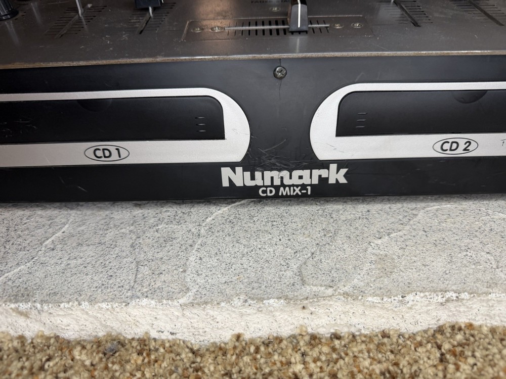 Numark CD Mix 1 Professional CD Mixing Console POWERS ON