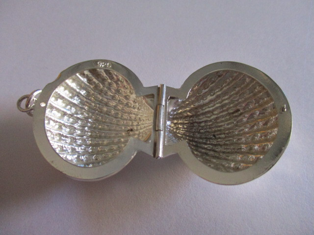 Gorgeous sterling silver pill box pendant shell style engraved both side