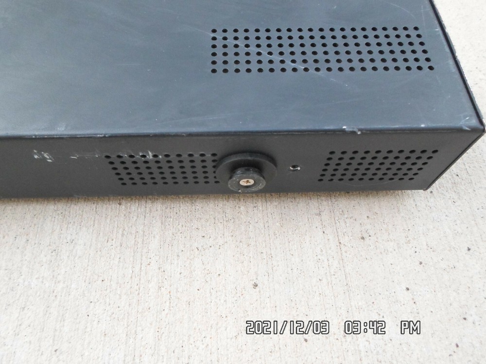 Sentry CS-3AVYM413 SMART CABINET Distribution Unit Server Technology, Inc USED