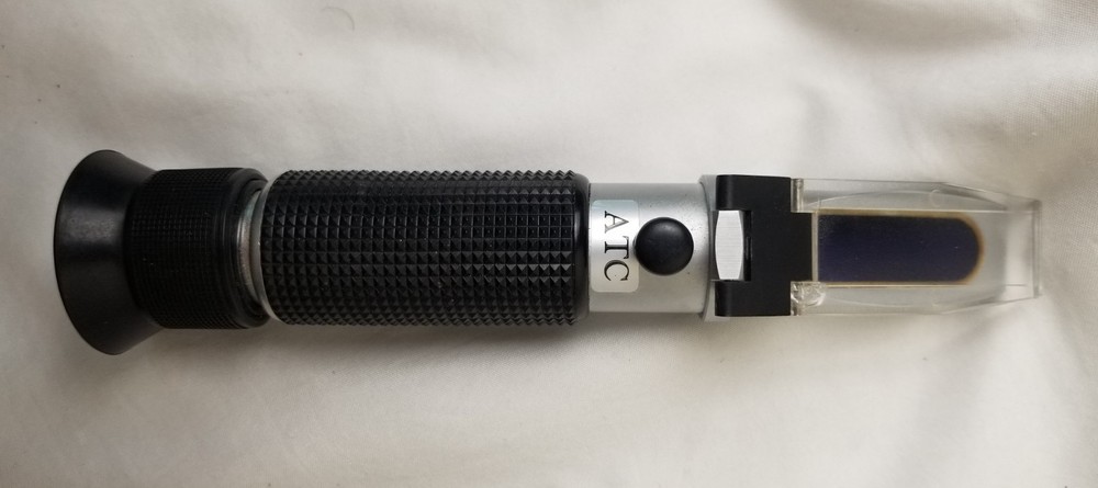 Brix Atc Portable Refractometer 0-10% Model FG-111 w/Case & Instructions