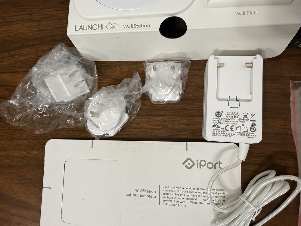 iPort LaunchPort WallStation White 70142 - New Open Box