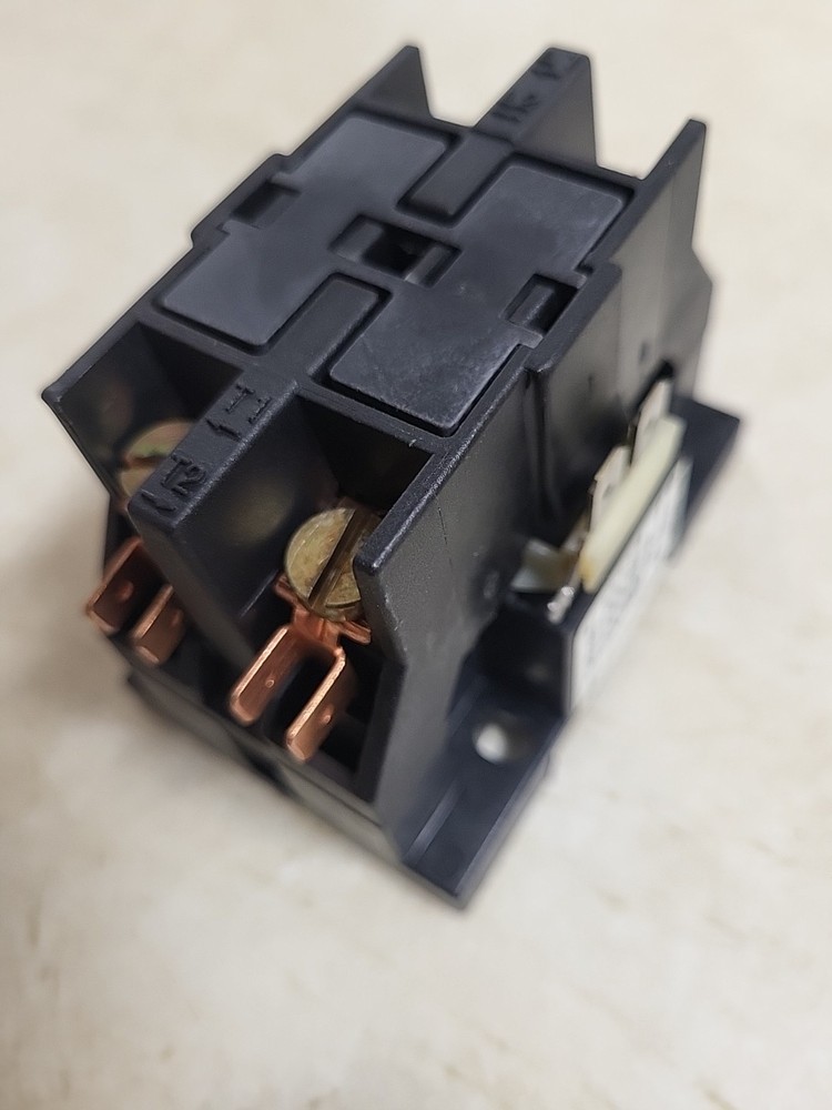 Square D CL.8910 TY. DP 12V02 Contactor