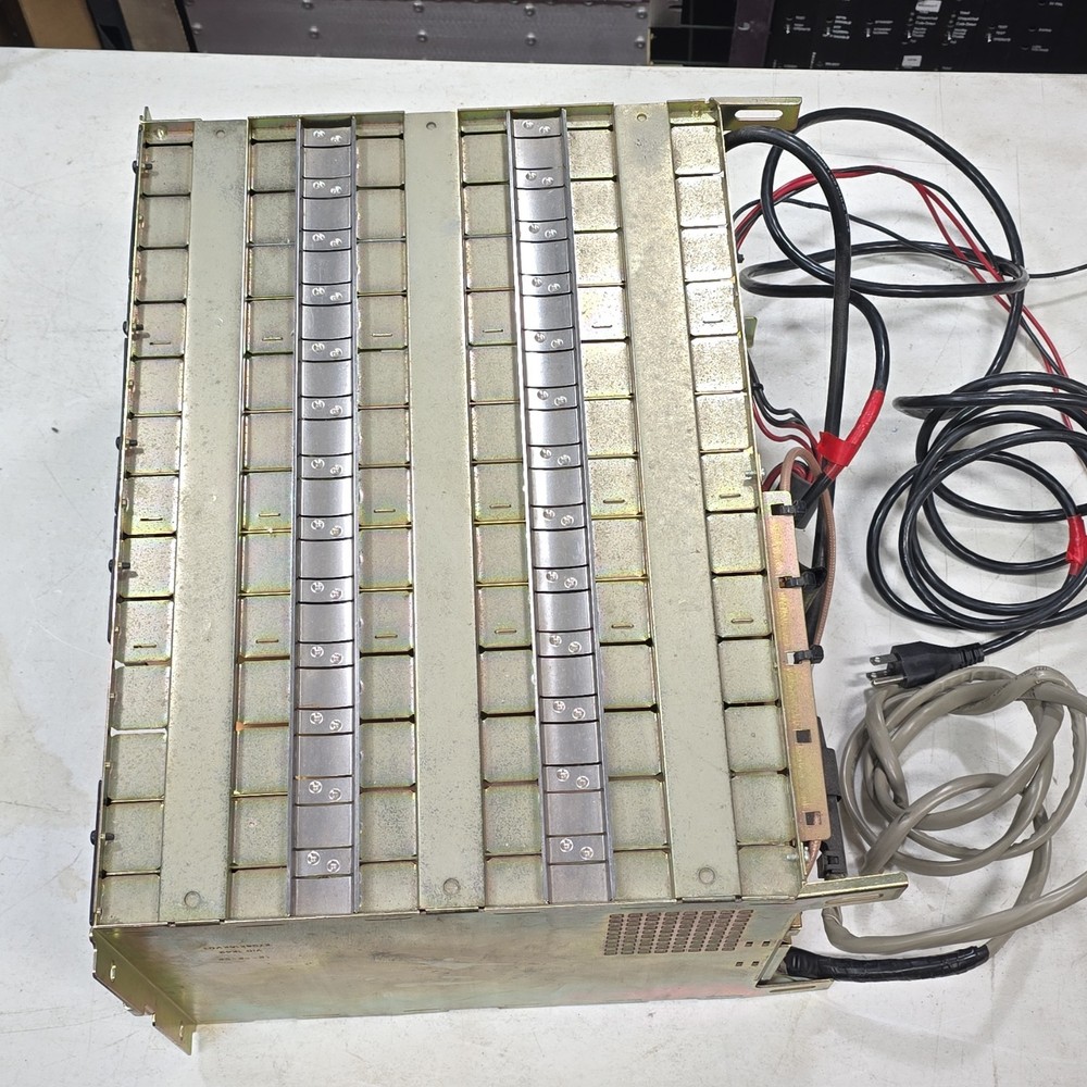 Motorola Quantar T5365A UHF Base Station Transceiver Model T5365A