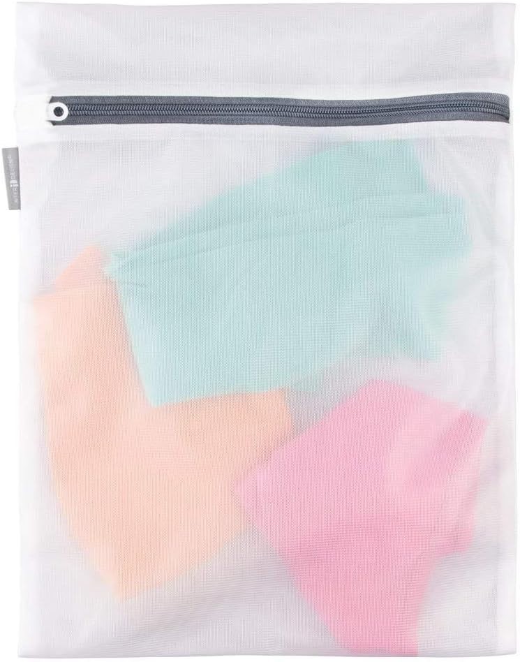 Durable Medium Mesh Laundry Bag with Zipper - Ideal for Organizing Delicates