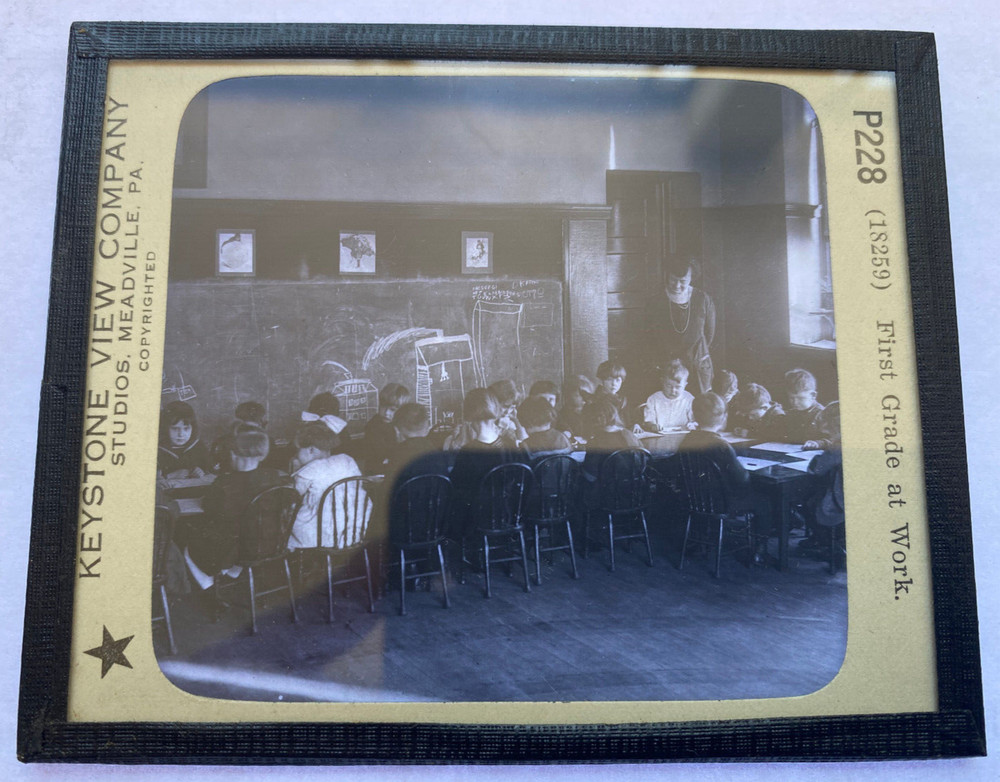 KEYSTONE MAGIC LANTERN SLIDE 228 FIRST GRADE AT WORK 1920s