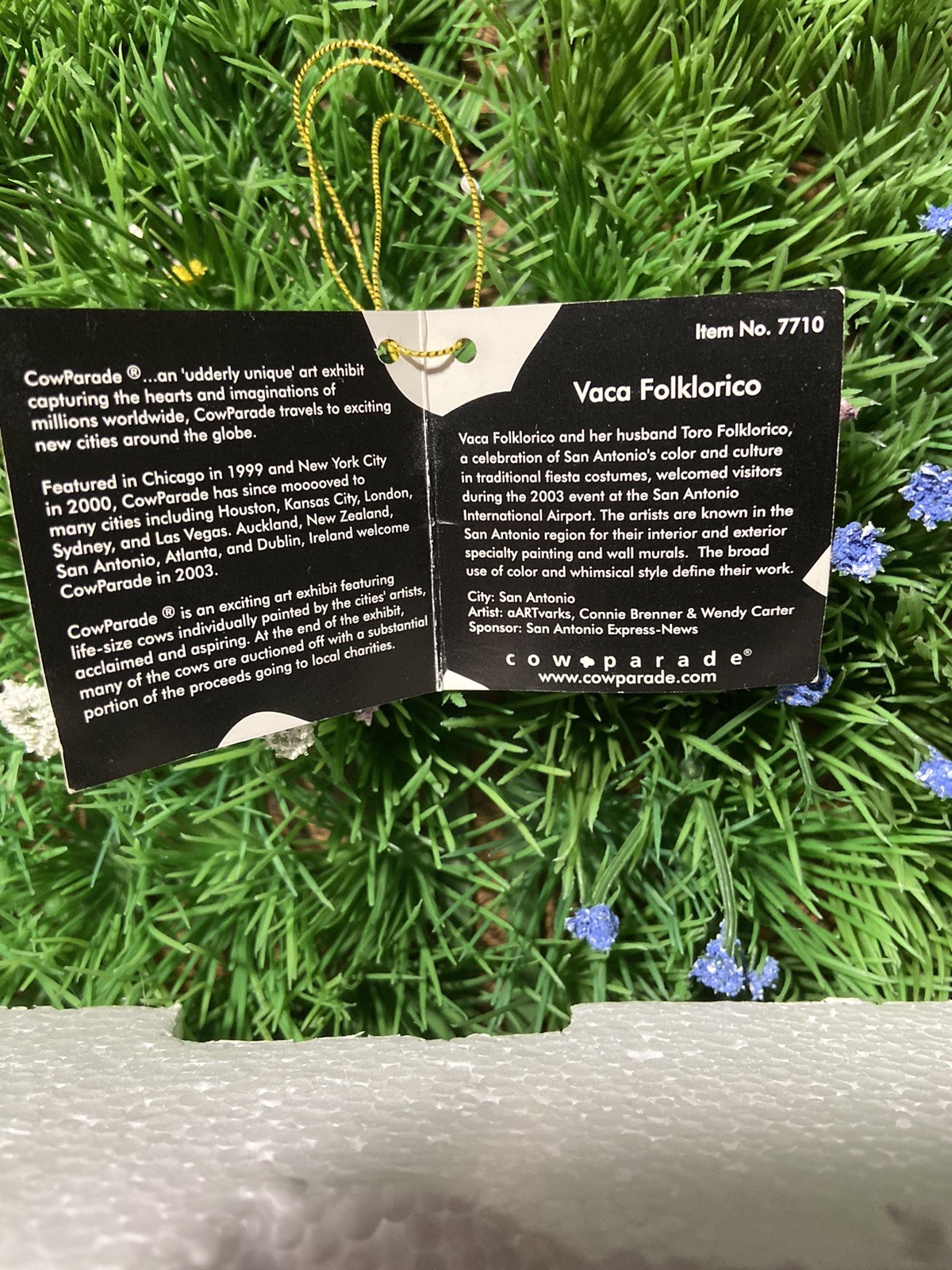 Cow Parade Vaca Folklorico 2004 Complete w/ Box & Tag Item #7710