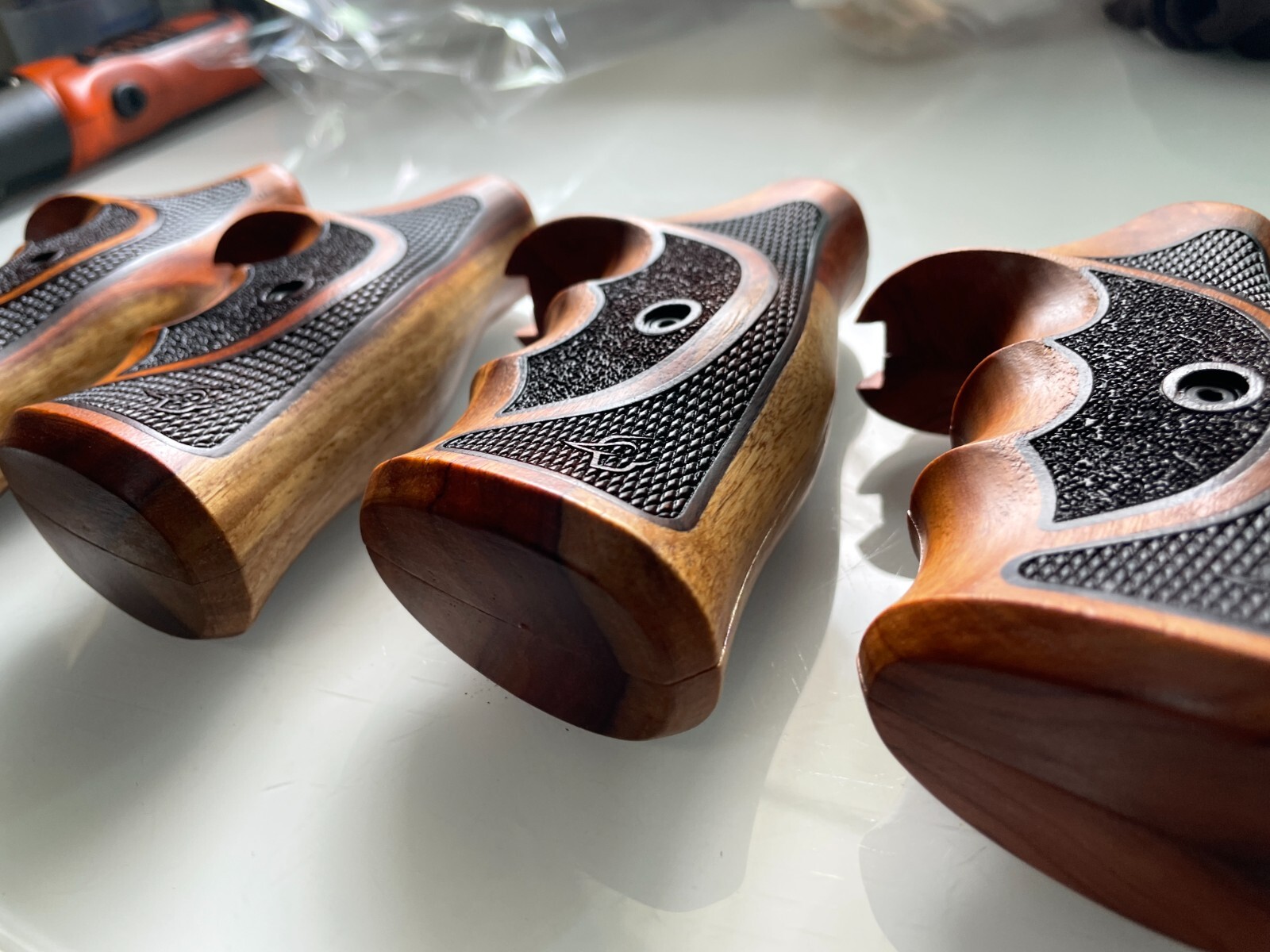 Target Grips For Taurus TRACKER/JUDGE 17 44 627 692 Rough/Checker Two tone wood