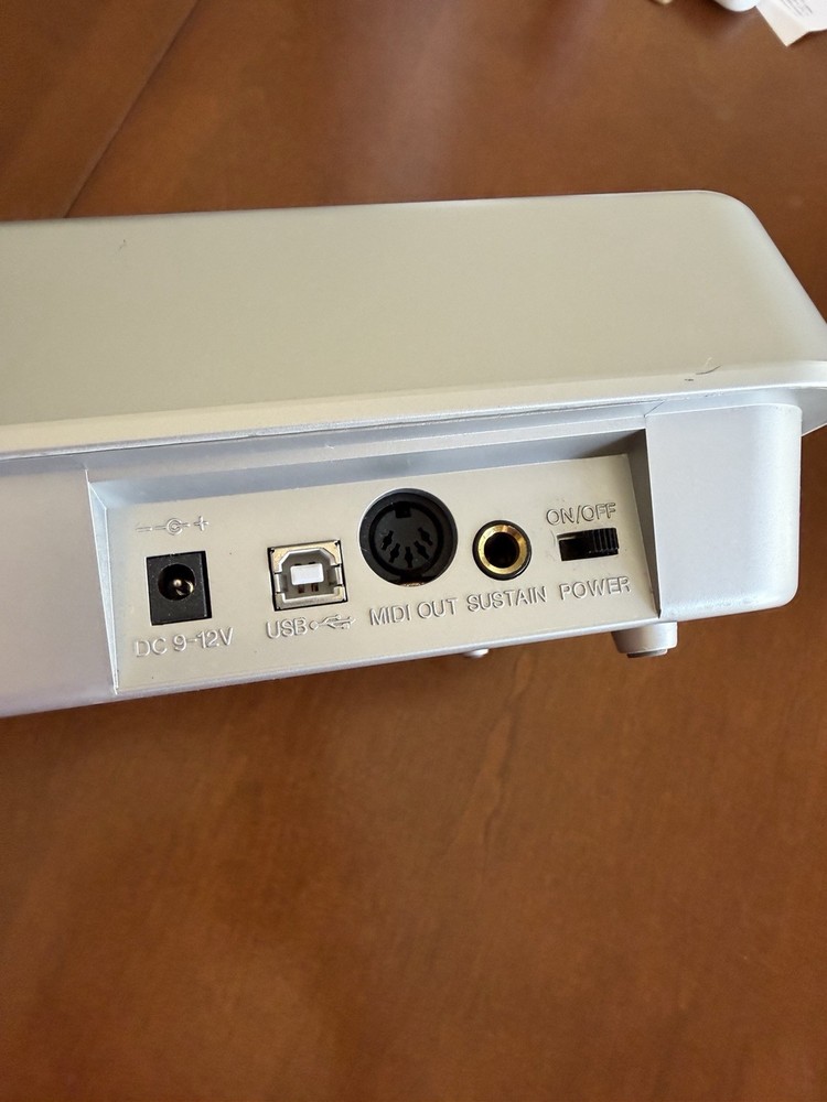 M-Audio Keystation 61es 61-Key USB MIDI Keyboard Controller Pitch Modulation