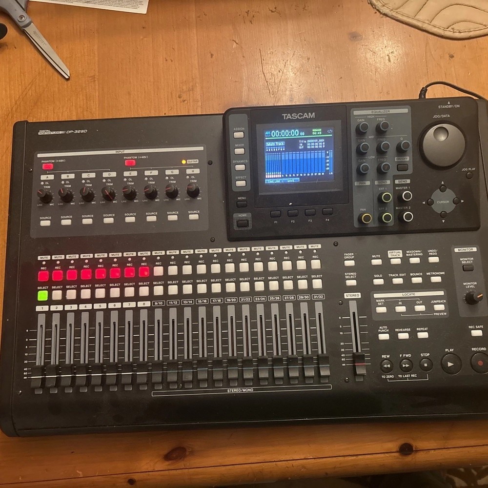 TASCAM DP-32SD 32-Track SD/SDHC Multitrack Recorder Digital Portastudio