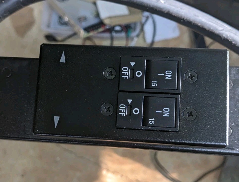 APC AP7541 Basic Rack PDU RACK- AC 200/208