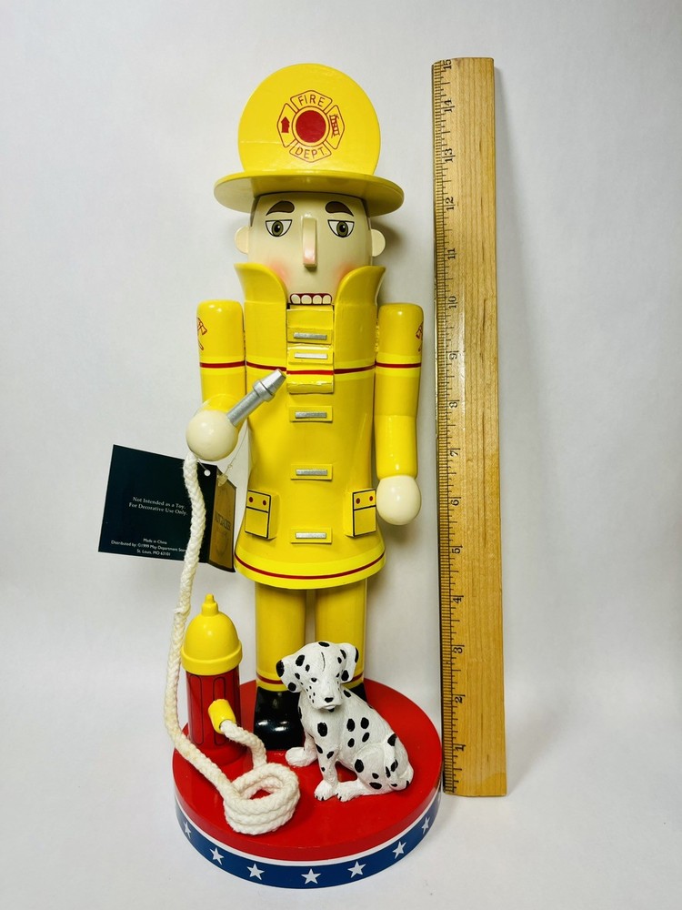 NUTCRACKER VILLAGE FIREMAN WITH DOG 2003
