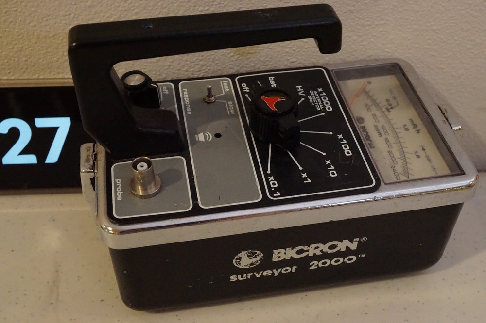 Bicron Surveyor 2000 Survey Meter **READ** 0027