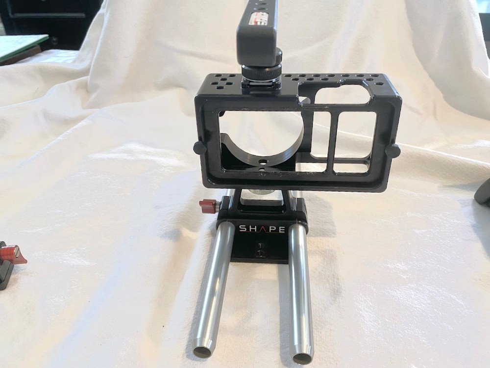 Shape BMPCCOG Shoulder rig