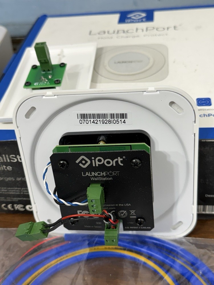 iPort LaunchPort WallStation White 70142 - New Open Box