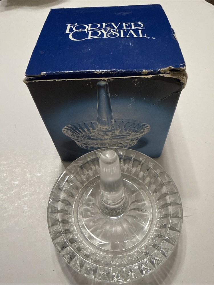 FOREVER  CRYSTAL  RINGHOLDER    New