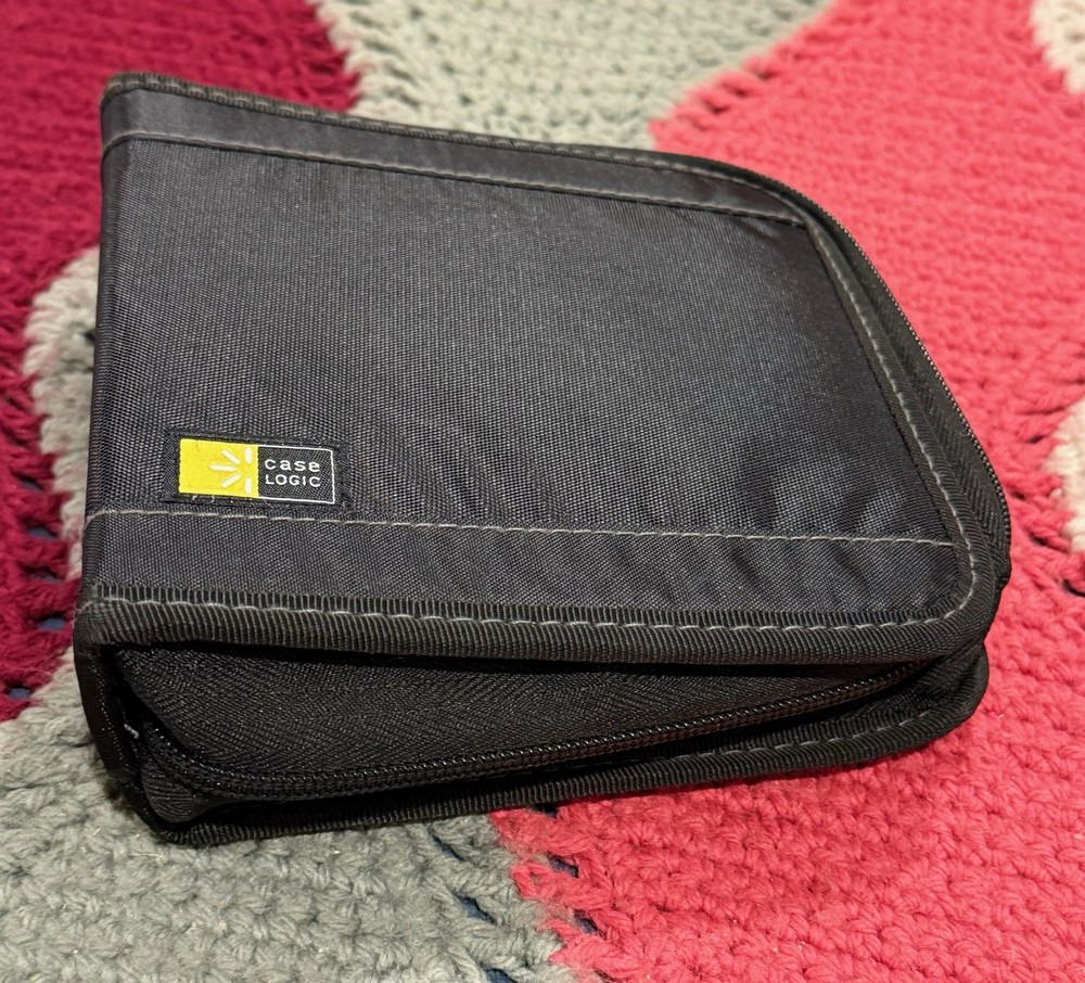 CASE LOGIC 32 CD/DVD/Blu-ray Nylon Zippered CASE WALLET (Black)