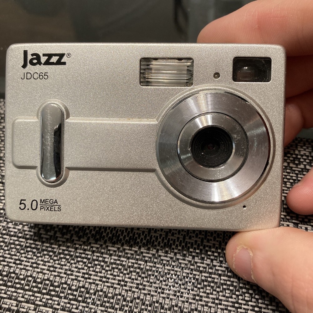 JAZZ JDC65 Point And Shoot Camera 5mp Works Great