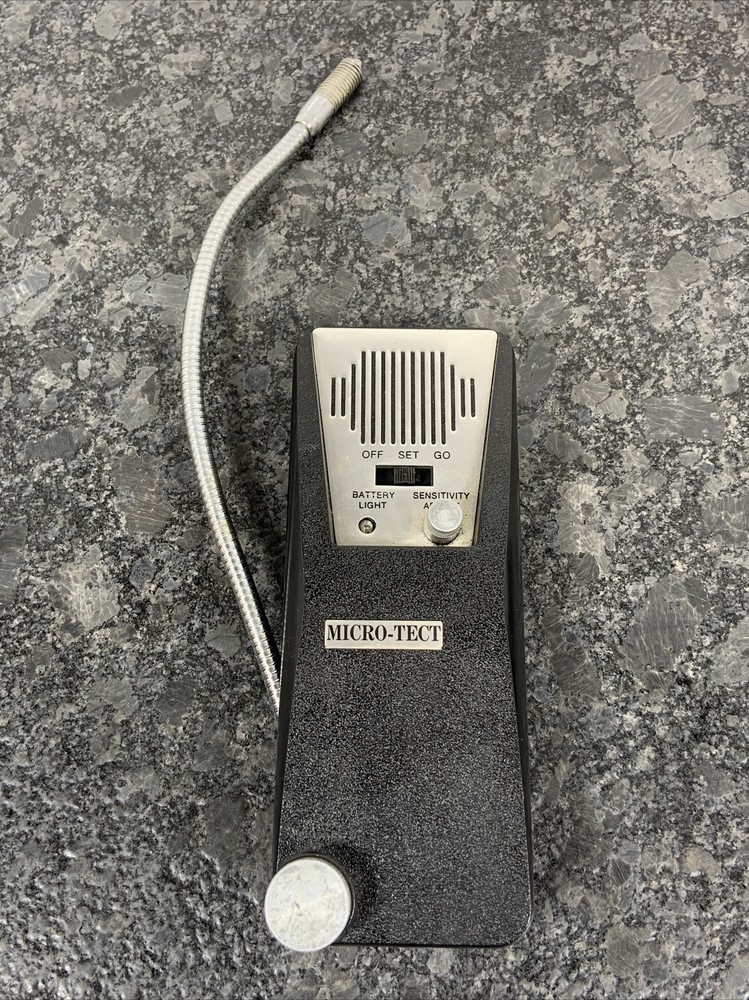 Micro-Tect Battery Operated Electronic Halogen Gas Detector, Case & Manual