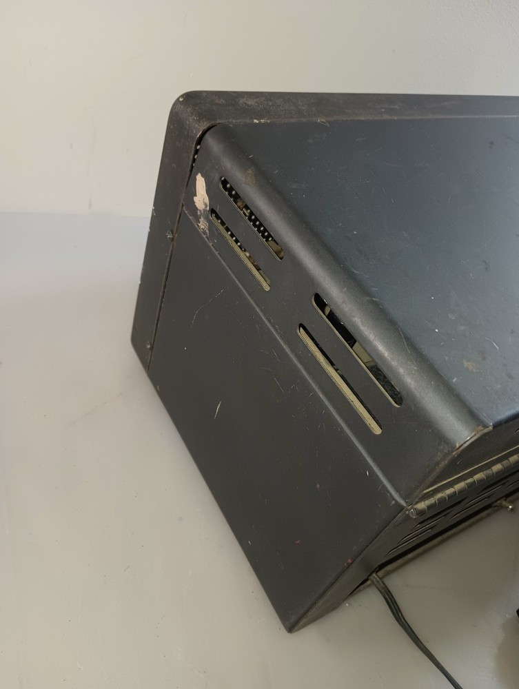 Hallicrafters Mod S-40B Vintage Shortwave Receiver Turns On. Untested