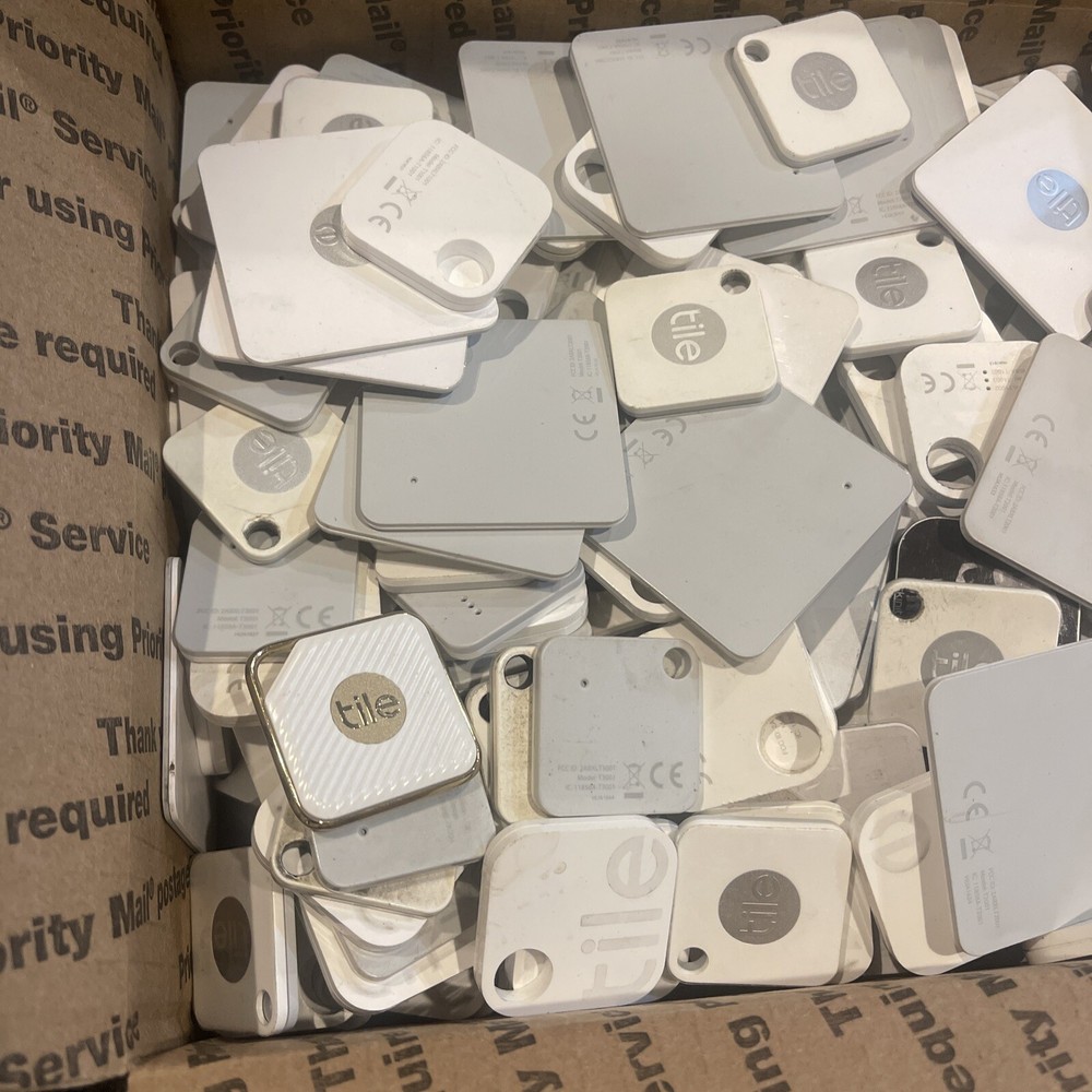 Medium Flat Rate Box! Mixed Tile Tracker Slim Mate Used Need Batteries broken