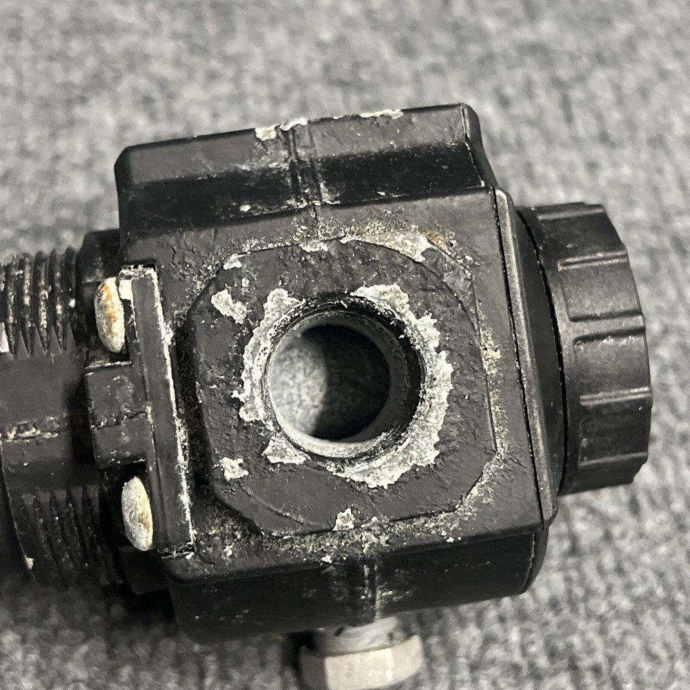 Dayton 4ZM22 1/2" Filter Regulator Used