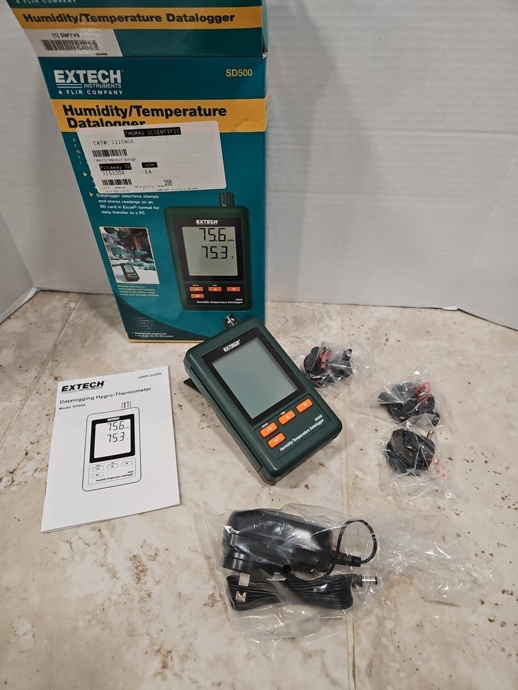 EXTECH INSTRUMENTS. SD500 - Humidity / Temperature Datalogger-NEW