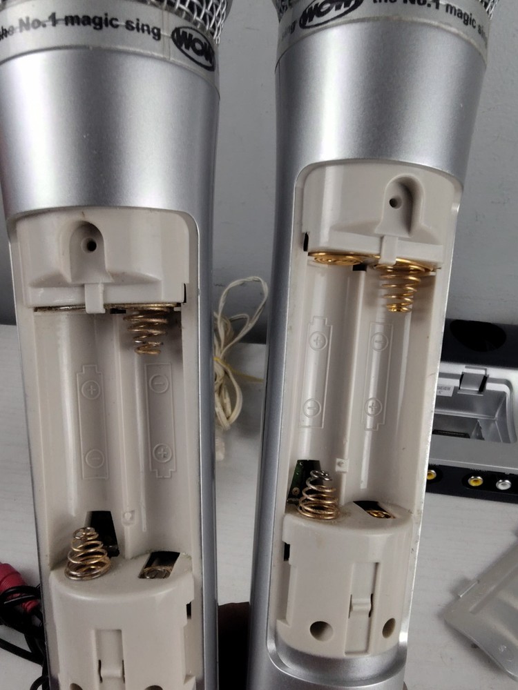 Magic Sing EG-18000 Wireless Karaoke System Portable 2 Mics PLEASE READ!!!!