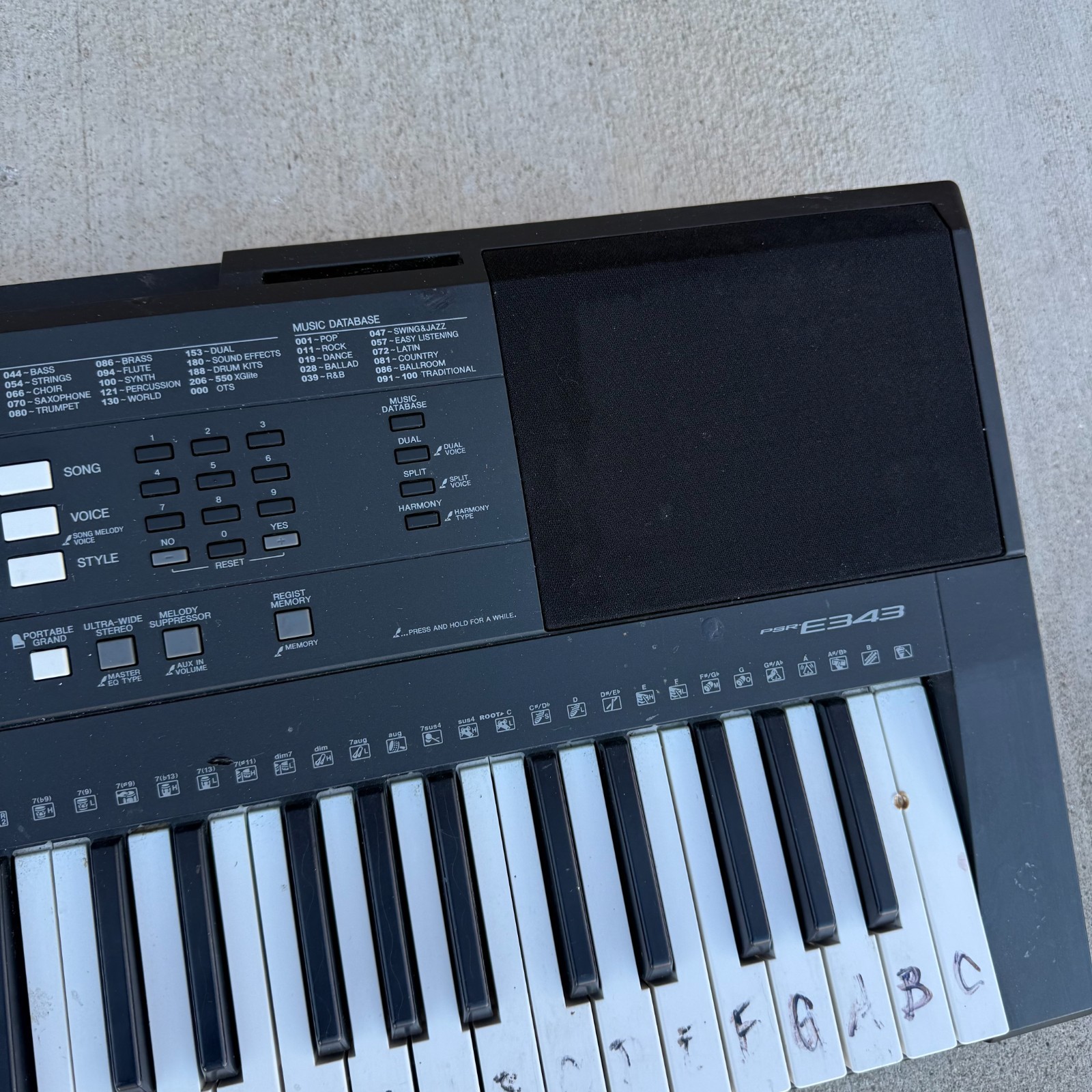 Yamaha PSR-E343 61-Key Portable Digital Keyboard Piano Tested Works no adapter