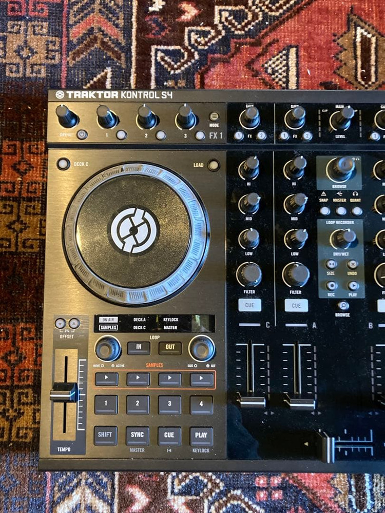Native Instruments Traktor Kontrol S4 MK1 DJ Controller Case Headphone Tested