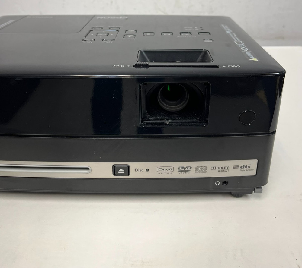 Epson MovieMate 60 LCD Projector Model H319A + Remote & Cables
