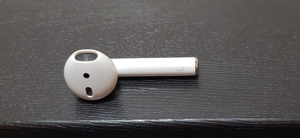 Apple AirPods 2nd Generation (LEFT Pod Only Replacement) A2031