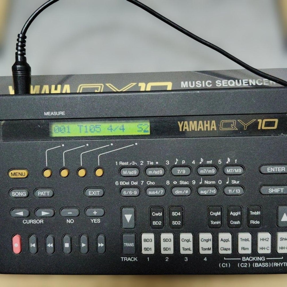 YAMAHA QY10 Music Sequencer