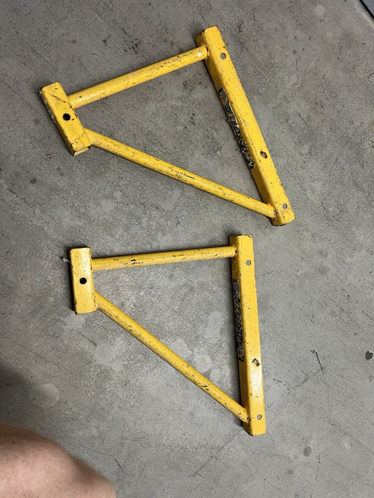 2 Used Outriggers For Scaffold. As Is.