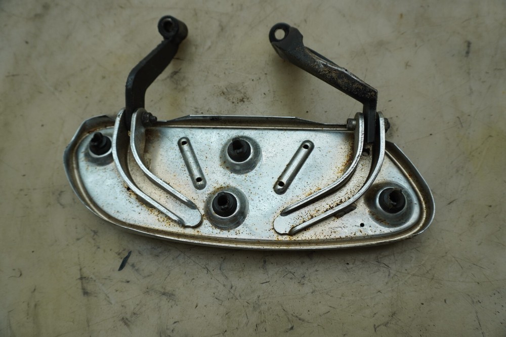 11 HARLEY DAVIDSON ROADGLIDE RIGHT FLOORBOARD AND BRACKETS E-3117