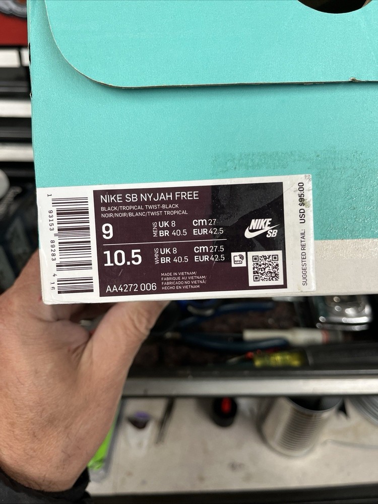Nike sneaker skateboard shoes