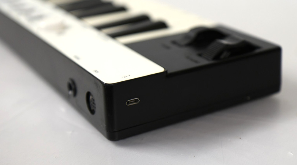 IK Multimedia iRig Keys 37-Key Mobile MIDI Keyboard Controller - Untested