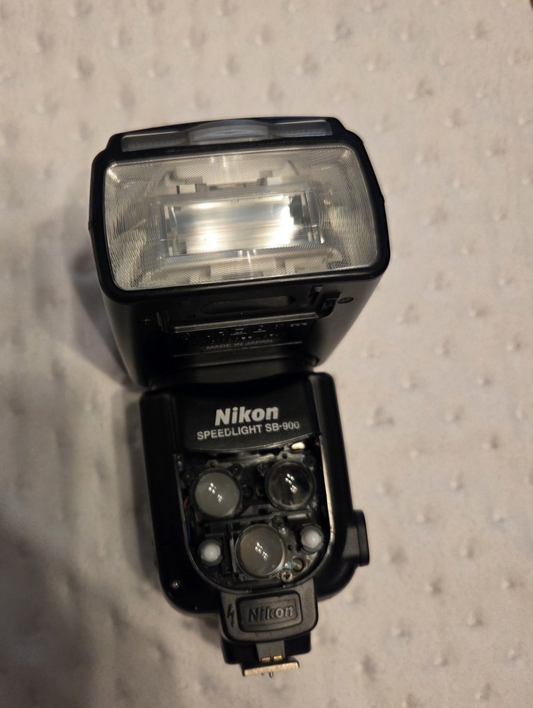 NIKON SPEEDLIGHT SB-900