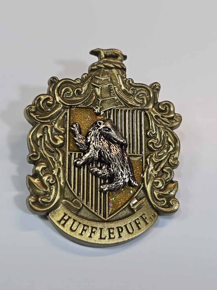 Harry Potter Universal Studios Lapel Pin Hufflepuff Crest