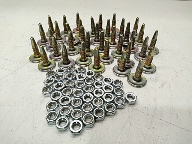 Gold Digger Traction Master 37Studs - 2000 Polaris NOS