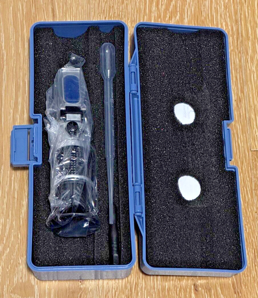 Handheld 90% Refractometer (Includes Pipette, Screwdriver, cleaning Cloth, Case)