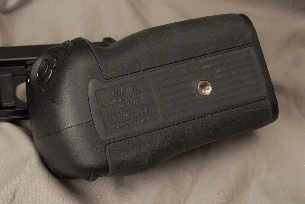 Nikon MB-D14